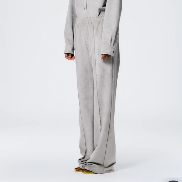 Ultrasuede Scottie Jogger - Picture 3 of 5